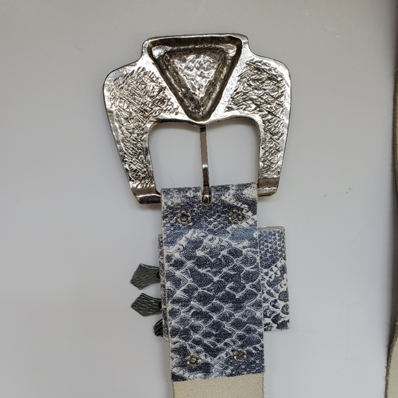 Vintage gray leather belt - snake skin design - Picture 6 of 12